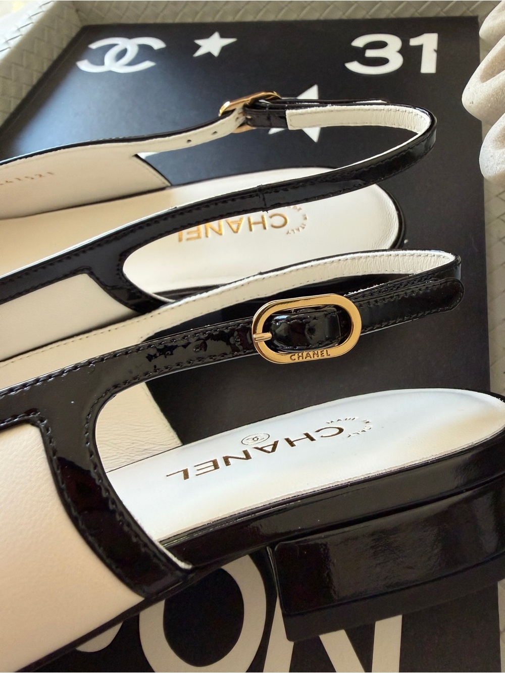 Chanel 26B White Black Lambskin Patent Square Toe Bold CC Logo Slingback Flat 38 - Picture 15 of 17